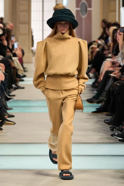 Look 44
